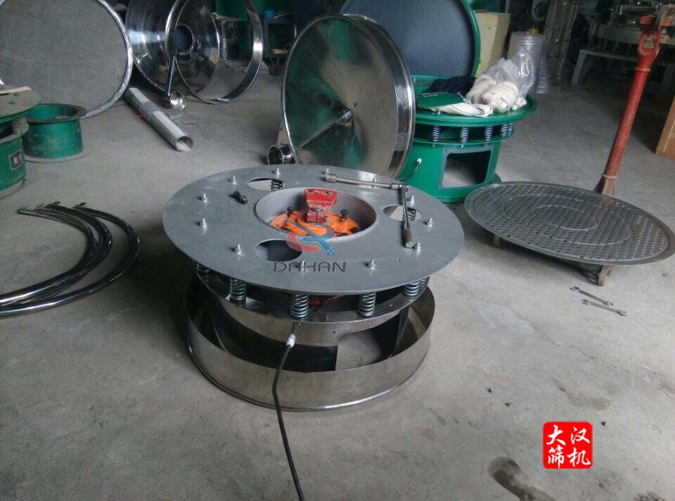 振動電機放入三次元好色先生网站污底桶