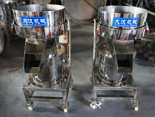 　450型過濾篩機實拍：單層過濾篩過濾，多用於液體物料的使用。